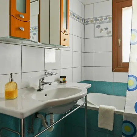Liakoto Stonewall House First Floor Макригиалос