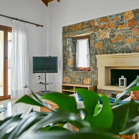 Liakoto Stonewall House First Floor Апартаменты